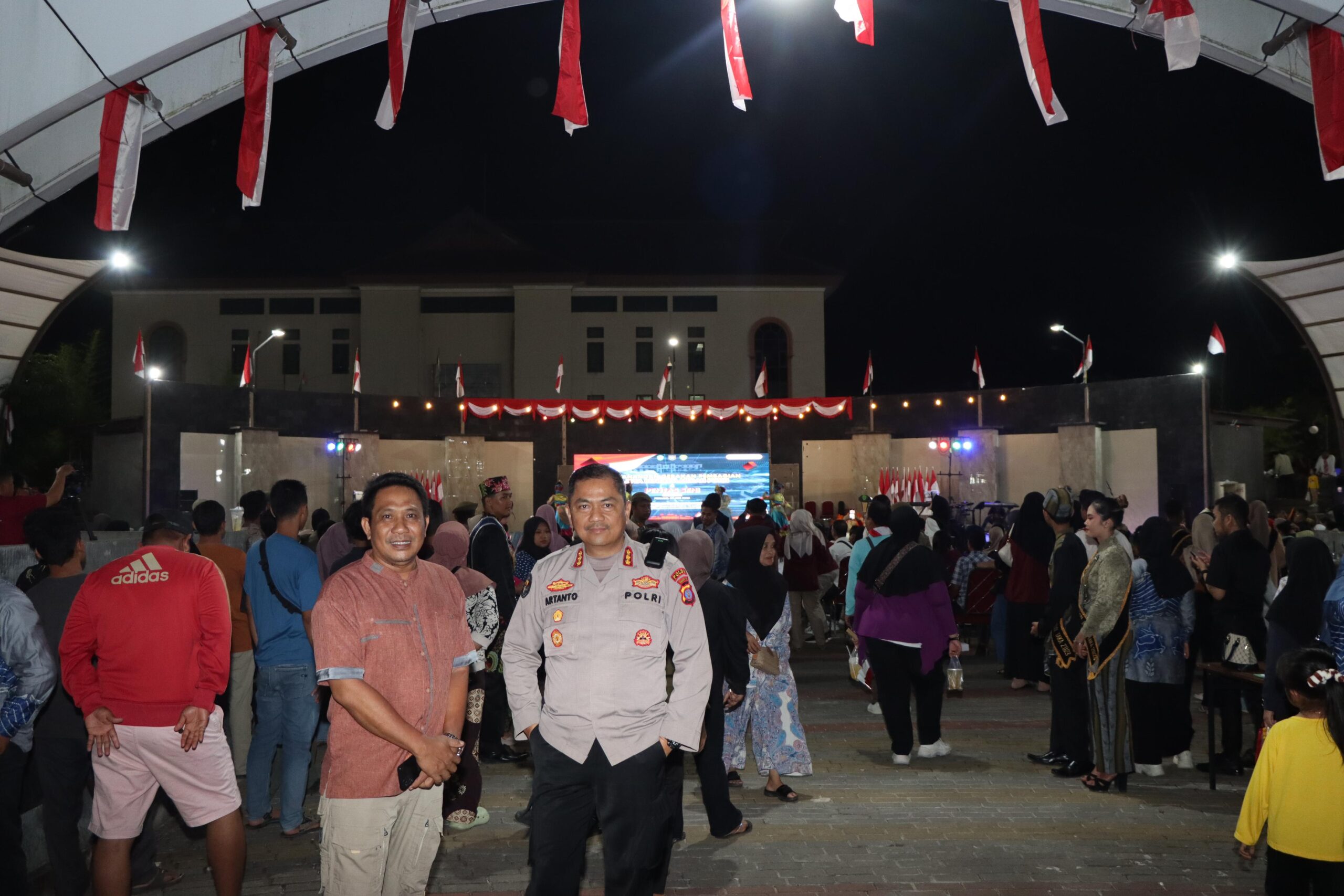 Polda Kaltim Sukseskan Pencanangan Awal Gerakan Pembagian 10 Juta Bendera Merah Putih dan Malam Pentas Seni di PPU