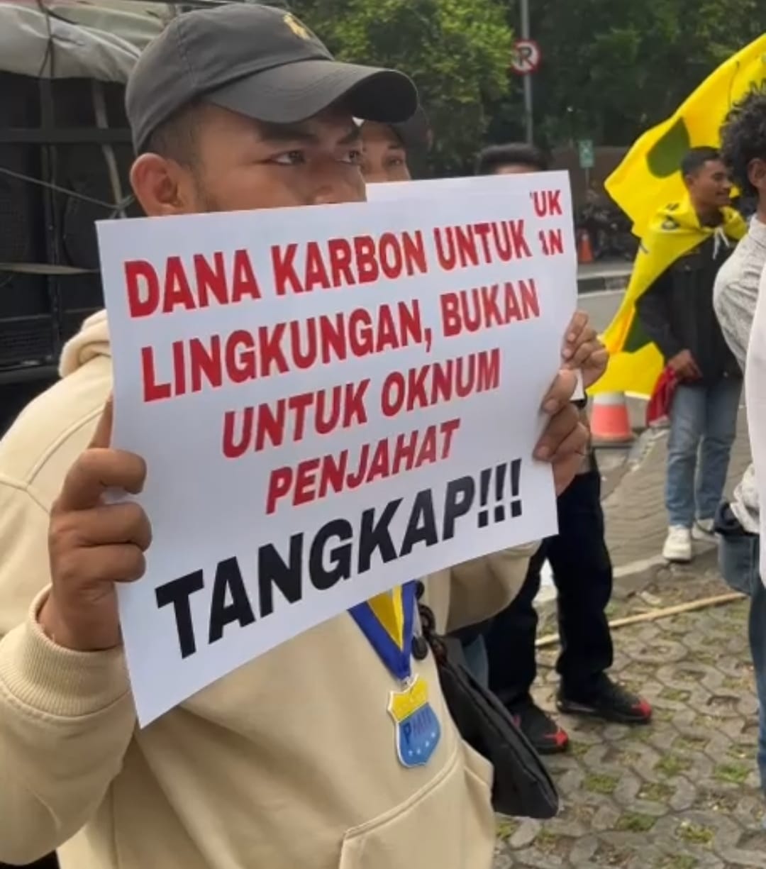 Bawa Spanduk, PMII Kaltim Tuntut Gubernur Bertanggung Jawab atas Dana Karbon